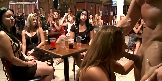 boldest lady sucking off stripper at a girl only party