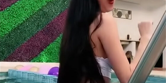 morrita in the pool