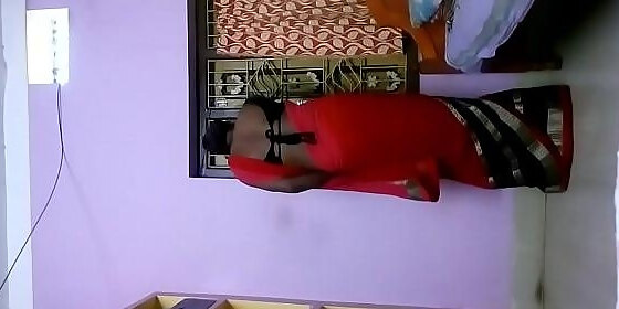 deepika bhabhi in crimson hawt saree wiggling arse in her home
