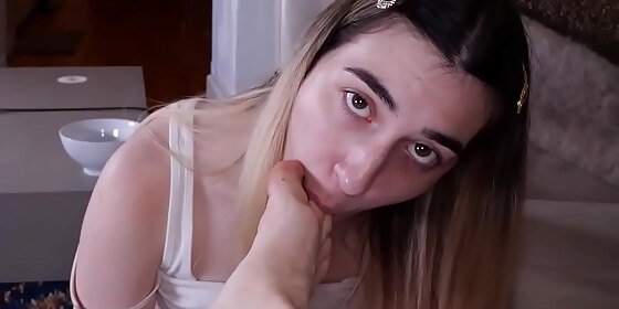 foot worship assylum teen sucks doms toes