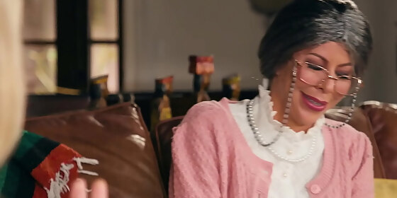 mysterious nanny and step daughter a mrs doubtfire parody