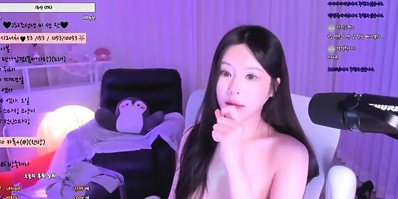 omege japanese girl with big boobs on cams