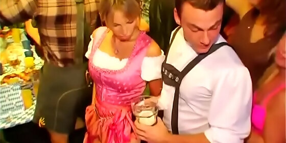 divine club partying