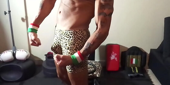 tan ripped clipped italian porn star split workout with maxxx loadz