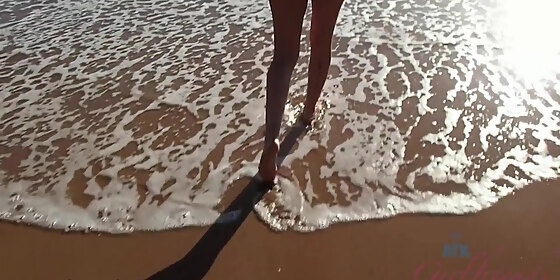 Hawaii Beach Fucking - Lyra Law In Lyra Looks Super Hot On The Beach In Hawaii Atkgirlfriends HD SEX  Porn Video 7:59