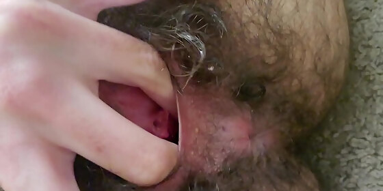 fingering my hairy slutty hole