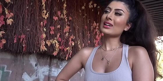 curvy brunette beauthy gets picked up in public and fucked