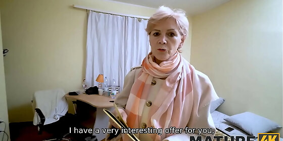 mature4k charmer prefers to fool around with client instead of doing work