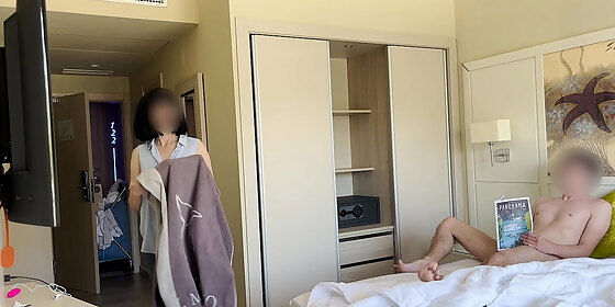 public dick flash i pull out my dick in front of a hotel maid and she agreed to jerk me off