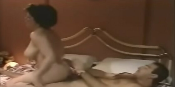 roberto malone eating in bed