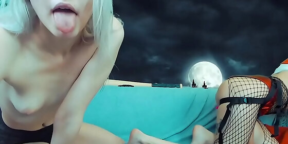 harley quinn fucking her friend with a strap on