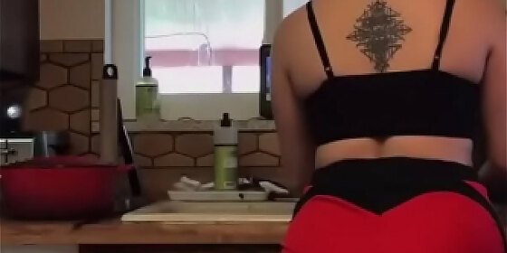 bigo live slut pawg likes to shake her ass in the kitchen