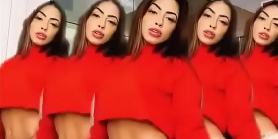 mc mirella shows the little teas