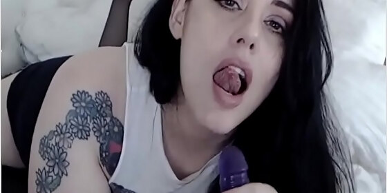 milfy fingers her wet hole on cam