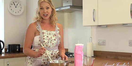 auntjudys lovely 43yr old british milf abi in the kitchen
