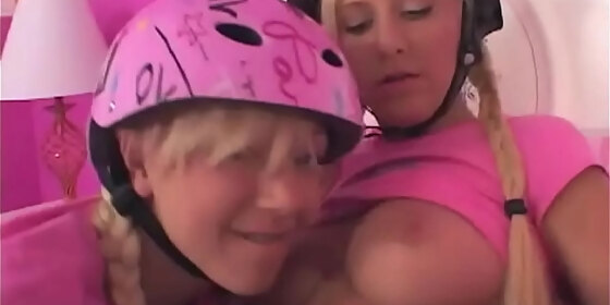 lil lexy playing girl fingering pussy