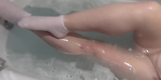 bbw tina snua in the bath naked wearing wet socks
